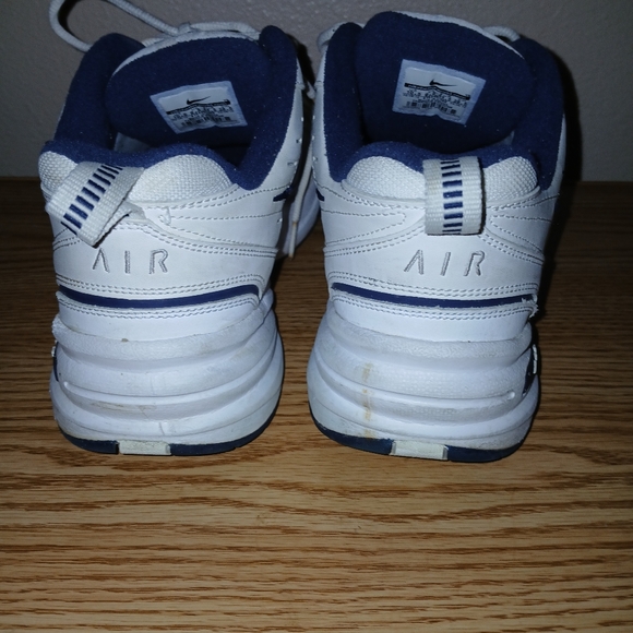 Athletic_Shoes